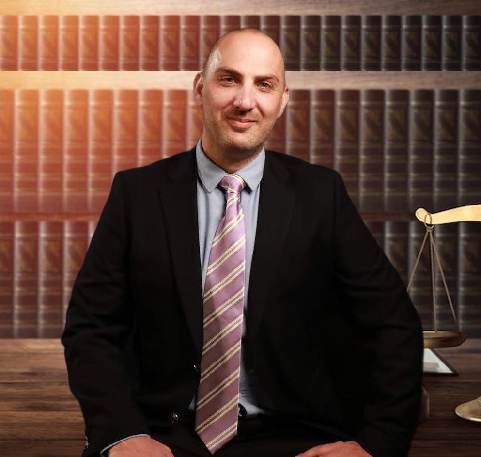 Μιχάλης Παρασκευάς – έναρξη δικηγορίας